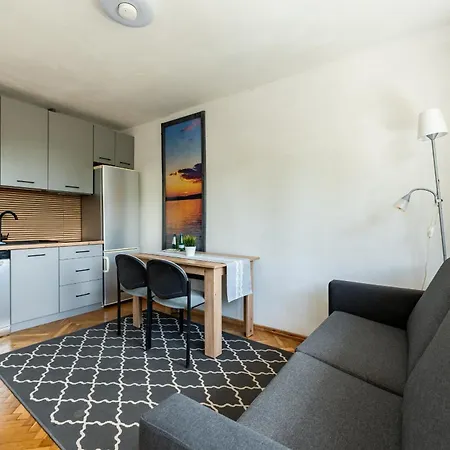 Apartment Oliwa Homely By Bookinghost